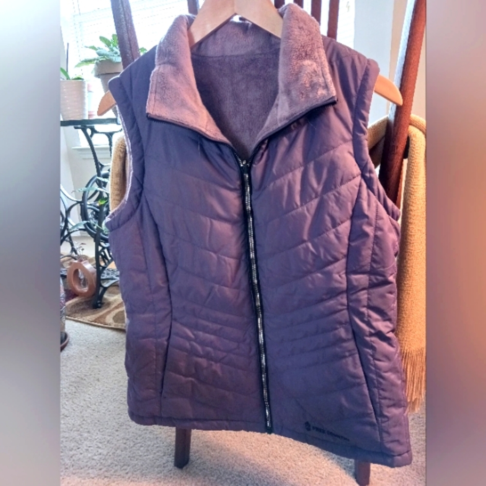 "LADIES SLEEVELESS REVERSIBLE VEST!